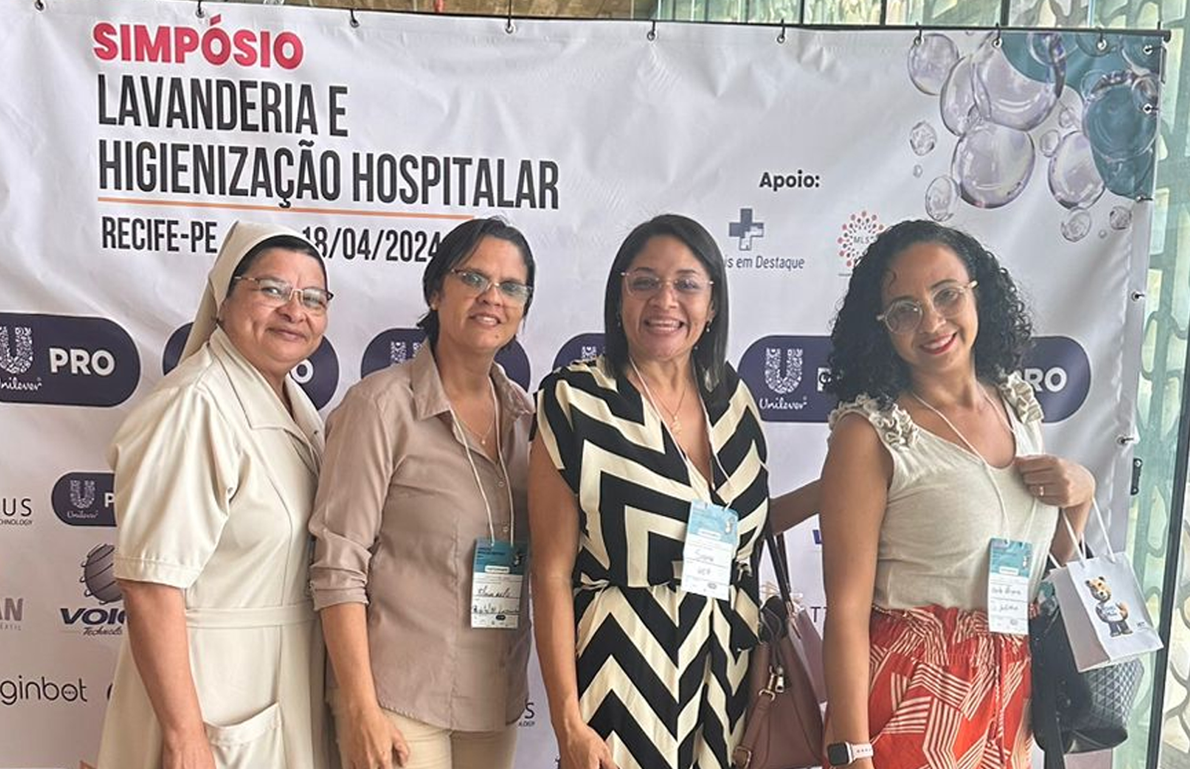 Equipe de higienização Hospital Maria Lucinda participa do Simpósio Lavanderia e Higienização Hospitalar