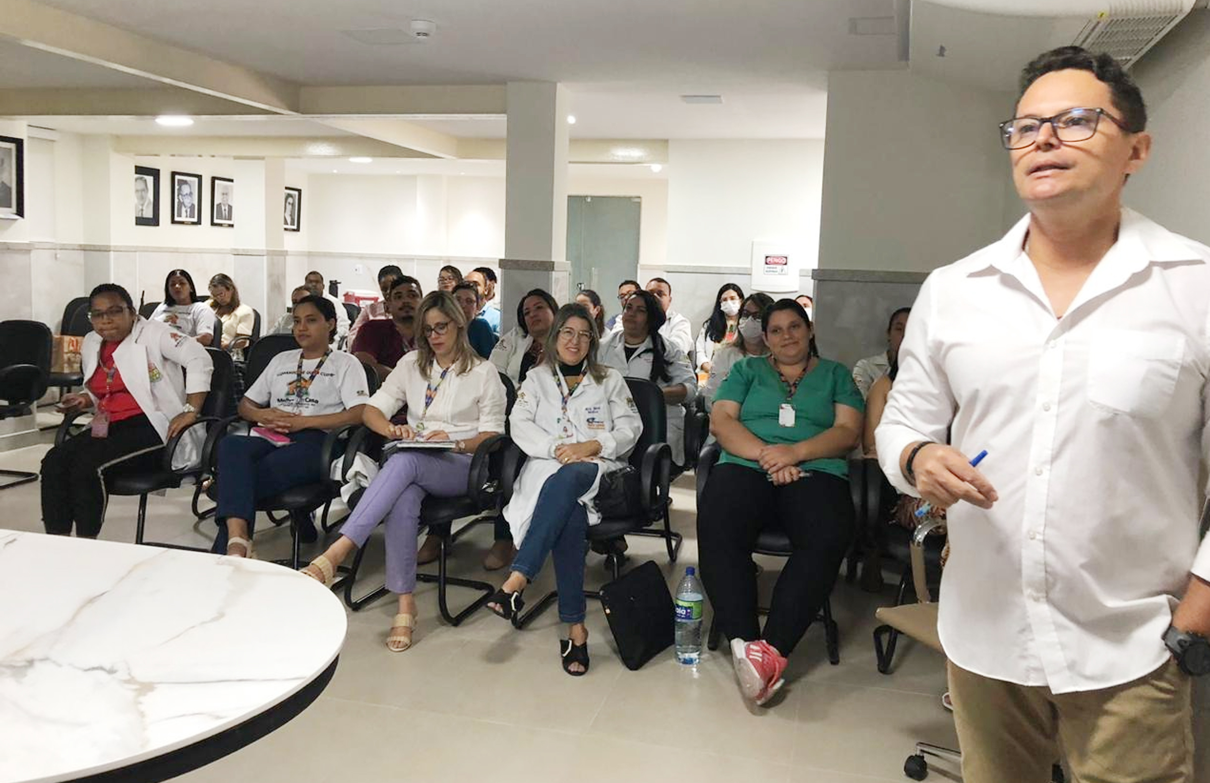 Equipe do SAD do Hospital Maria Lucinda participa de reunião com representantes da Prefeitura do Recife